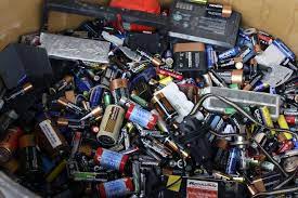 residuos peligrosos de pilas y aparatos electrónicos.