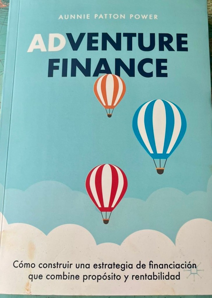 traducción al español de Adventure Finance, de Aunnie Patton Power
