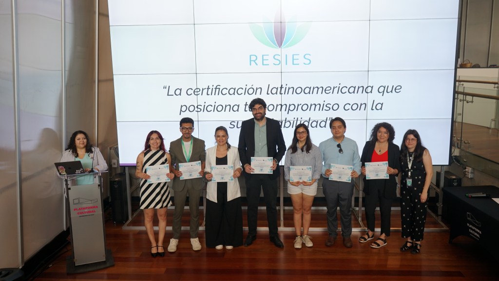 Ceremonia de certificación RESIES 2026 en Universidad de Chile