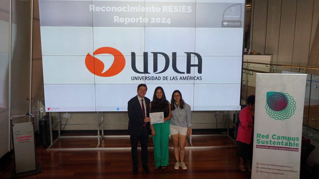 Ceremonia de certificación RESIES 2026 en Universidad de Chile