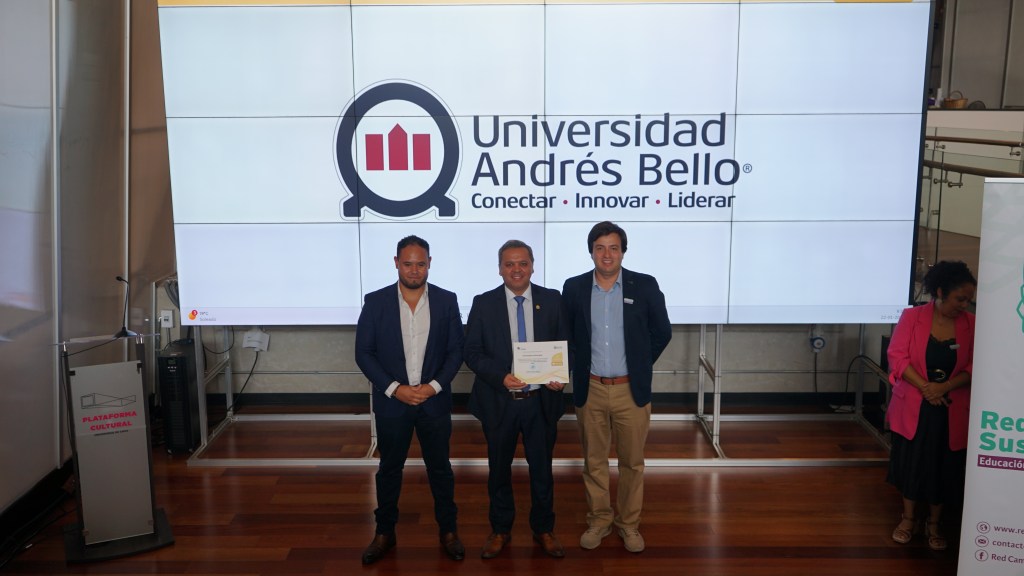 Ceremonia de certificación RESIES 2026 en Universidad de Chile