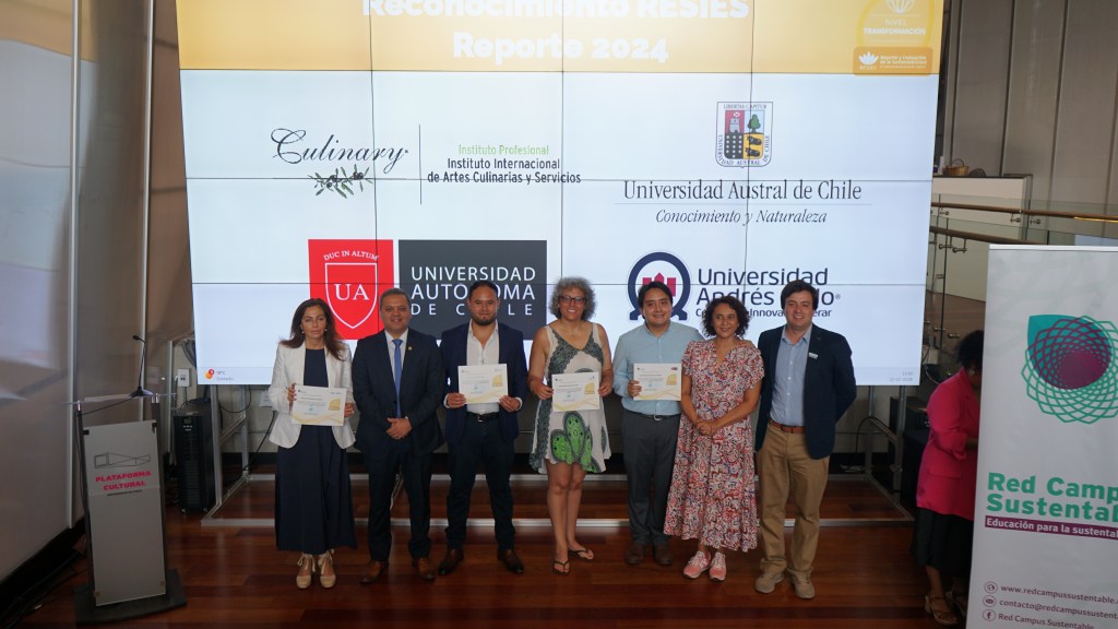 Ceremonia de certificación RESIES 2026 en Universidad de Chile