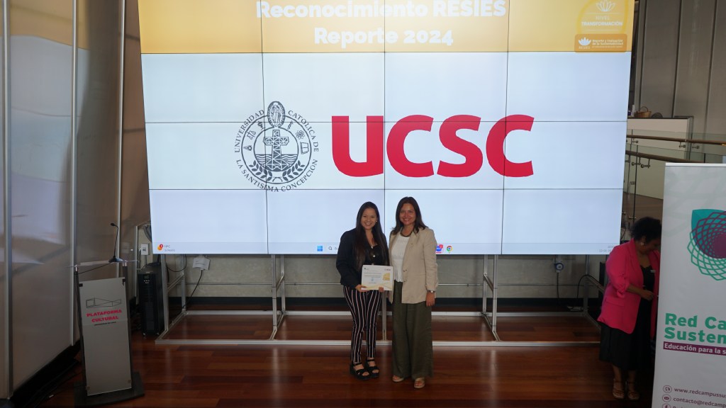 Ceremonia de certificación RESIES 2026 en Universidad de Chile